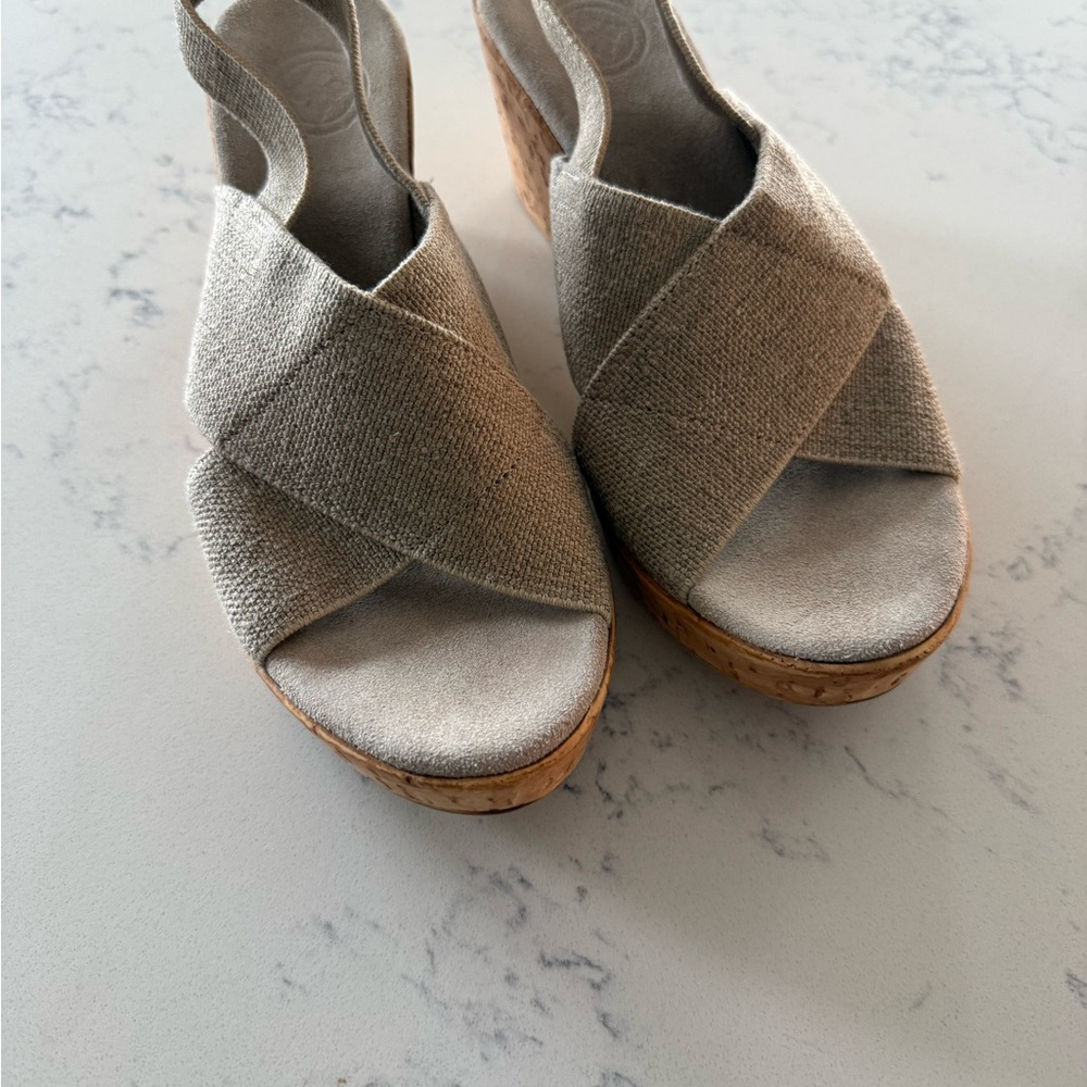 Elegant Women's Tan Wedge Sandals